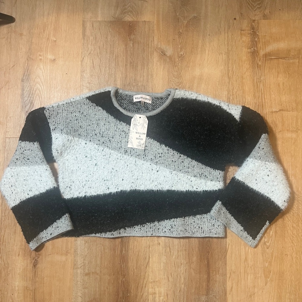 Willow & Wind Cropped Sweater Size S Black Gray Eyelash Knit Geometric Cozycore